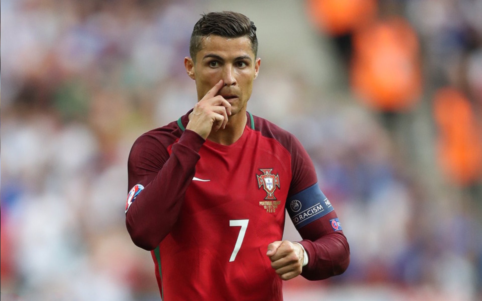 凯莉·麦基翁赛后感谢团队支持，凯莉·麦吉利斯现照